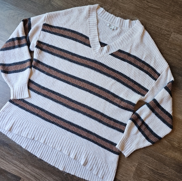 American eagle oversized V neck soft ivory brown and black striped sweater sz M - Picture 5 of 11
